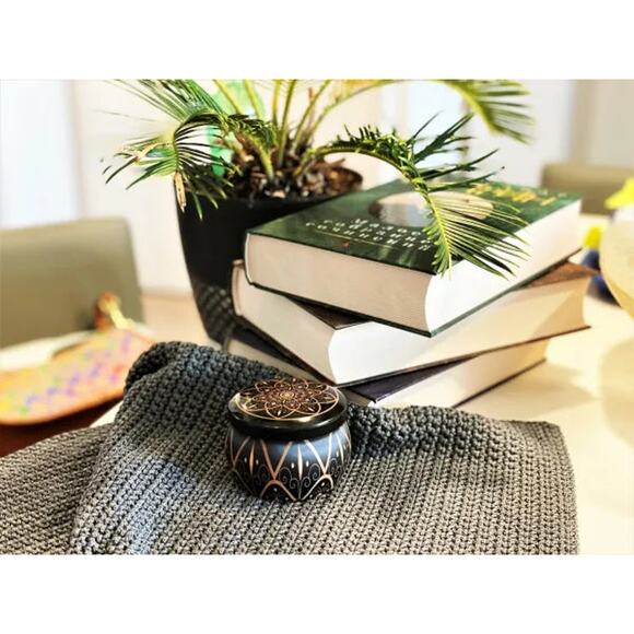 Bergamot White Tea Soy Wax Candle in Tin Jar (6 oz) - Picture 8 of 11